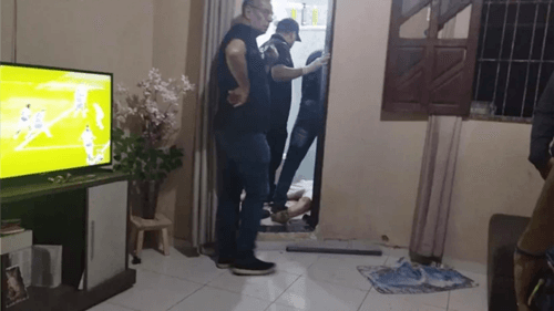 Filho é acusado de matar o próprio pai a golpes de faca para defender a mãe