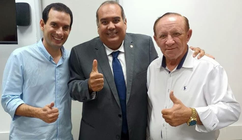 “Não existe mais ‘tratoraço’ na ALBA”, afirmam Régis e Prates após anúncio da chegada do deputado Carlos Ubaldino na Oposição