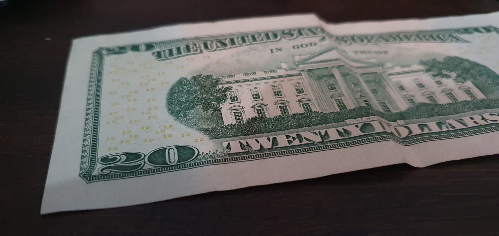 Dólar sobe para R$ 5,21 à espera de dados da economia americana
