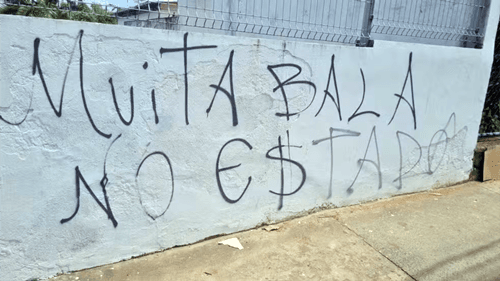 Justiça Federal suspende atendimento presencial em Salvador após tiroteios e pichação com ameaça em muro