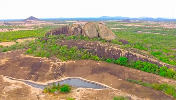 Pedras com som de badaladas de sino atrai visitantes em Palmas de Monte Alto