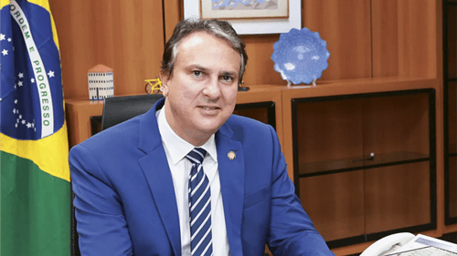 Ministro da Educação afirma que piso do magistério terá reajuste real em 2026
