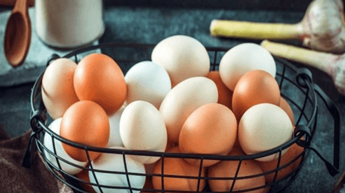 Ovos Brancos ou Vermelhos: Qual a diferença e qual escolher?