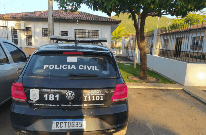 Em frente à delegacia de Barreiras mulher sofre tentativa de homicídio ao sair de audiência