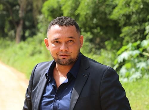 Site Ibirataia Notícias parabeniza Carlos do Pague Leve's pelo seu aniversário!
