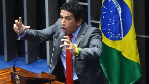 Magno Malta é hospitalizado após sofrer mal súbito