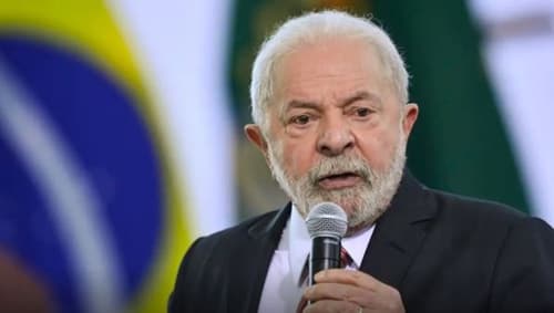 Lula critica Eduardo Bolsonaro: “Fica tentando lamber as botas de Trump”