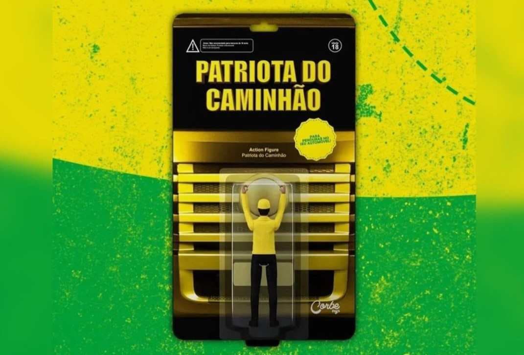Loja lança boneco Patriota do Caminhão e vende tudo em um dia