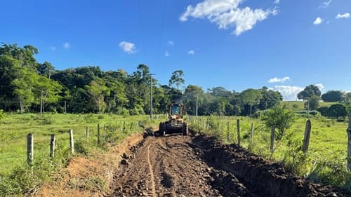 Ibirataia: Prefeitura realiza patrolamento e cascalhamento das estradas na região de Tesourinhas