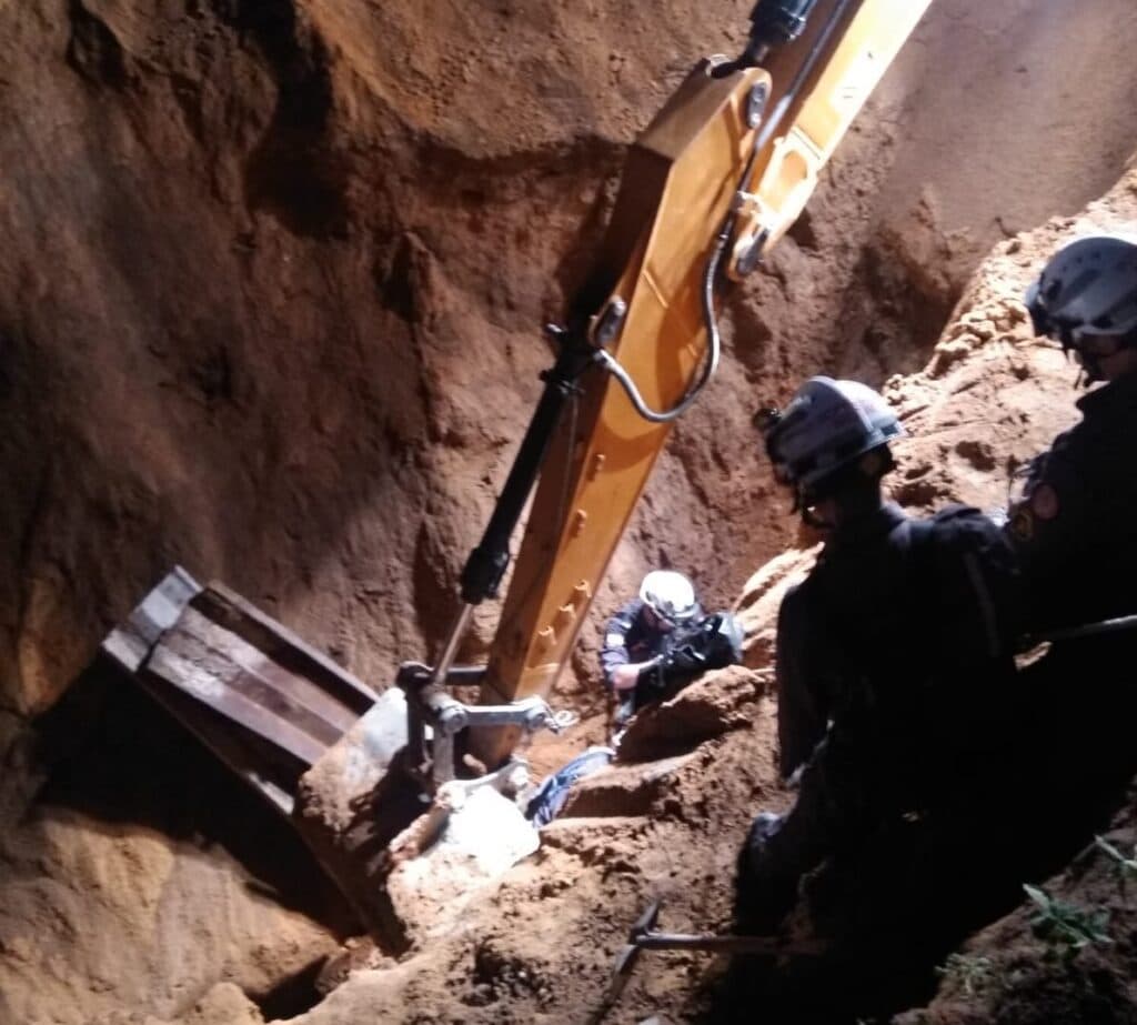 Dois trabalhadores morrem soterrados em obra no sul da Bahia