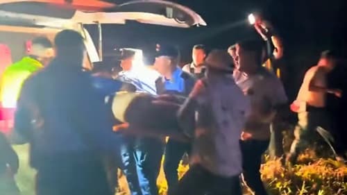 Avião cai e deixa pelo menos seis mortos