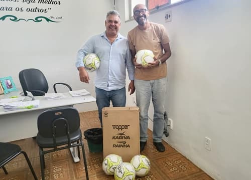 Secretário de Governo faz entrega de material esportivo para o treinamento da Seleção de Ibirataia