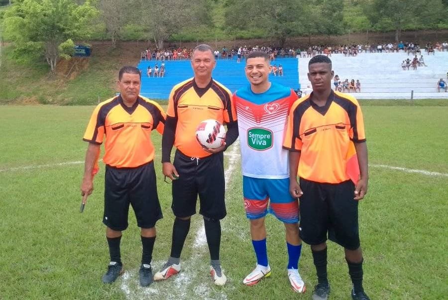 Atleta do Fluminense-RJ, André participou de jogo beneficente em Algodão, distrito de Ibirataia