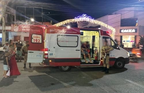 Colisão entre motocicletas deixa dois jovens feridos no centro de Ipiaú; condutor de um dos veículos fugiu