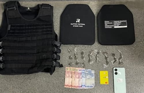 Ibirataia: Homem é preso com drogas e colete balístico
