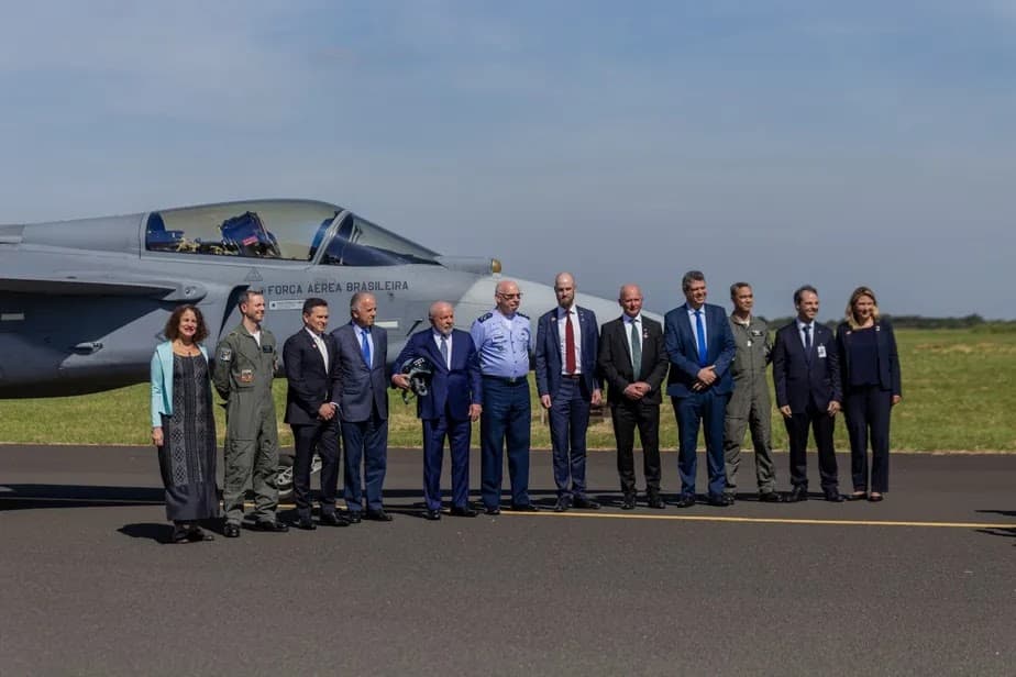 Lula inaugura linha de produção da Embraer para os caças Gripen, única fora da Suécia