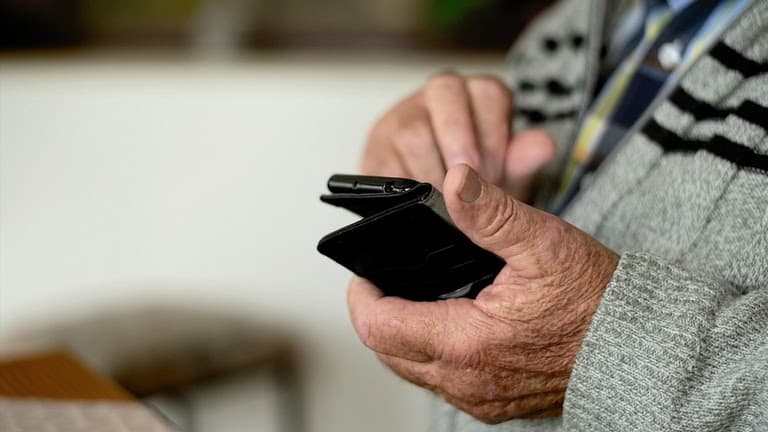 Brasil: Família interdita idoso de 84 anos que deu R$ 190 mil à namorada de 34