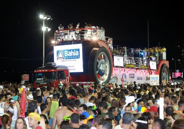 Salvador Produções divulga carnaval indoor de 4 dias com trio elétrico e 8 atrações