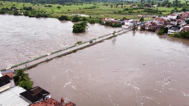 Ponte que faz ligação entre o distrito do Japomirim e Ipiaú é interditada