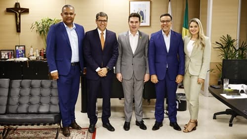 Ibirataia: Prefeito Sandro Futuca solicita 150 casas populares ao Ministério das Cidades em Brasília