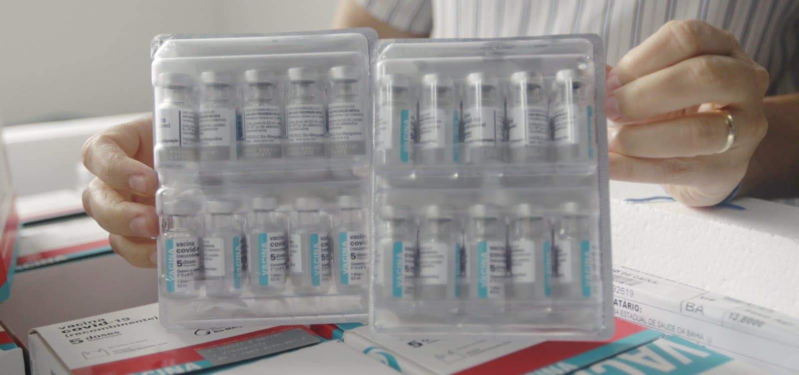 Bahia recebeu mais de 540 mil doses de vacinas CoronaVac e Pfizer nesta quinta-feira