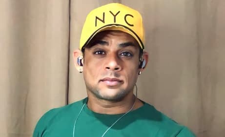 Ibirataia Notícias parabeniza o cantor Naldo Silva pelo seu aniversário!