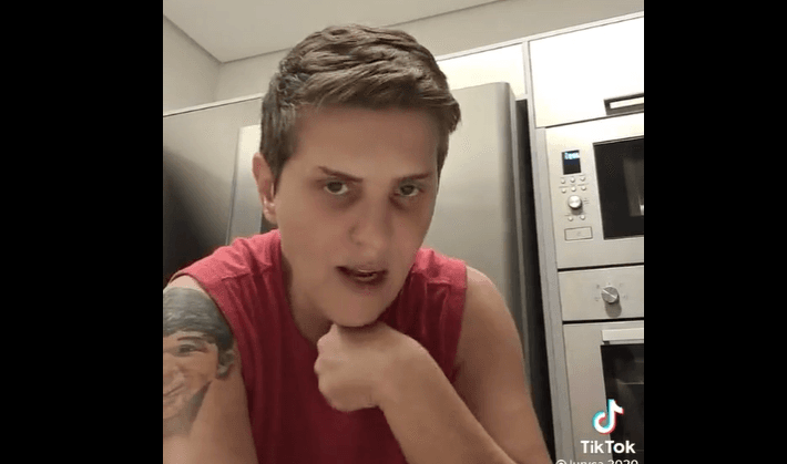 Homem quer processar hotel após esposa engravidar “sozinha” dentro de banheira