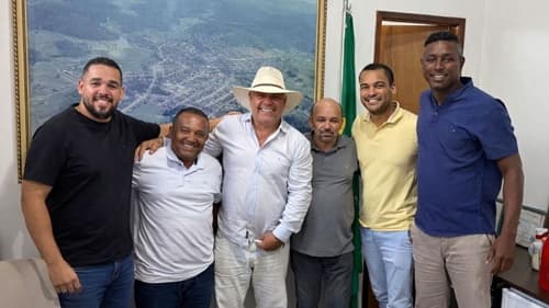 Vereadores e ex-secretário participam de encontro institucional e reforçam diálogo em reunião