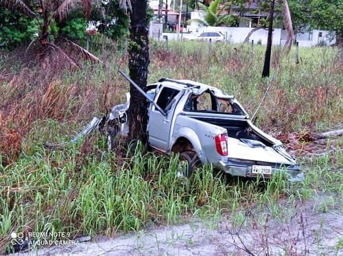 Jovem morre em acidente na BA-001 envolvendo caminhonete e carro de Ipiaú