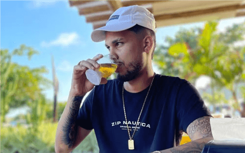 Influenciador digital é espancado e morto a tiros dentro de festa ‘paredão’ na Bahia