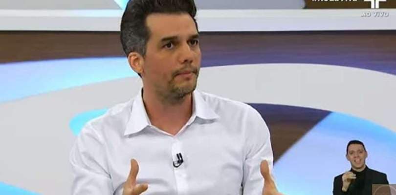 Bolsonaro faz terrorismo no Brasil e sua militância é covarde, diz Wagner Moura
