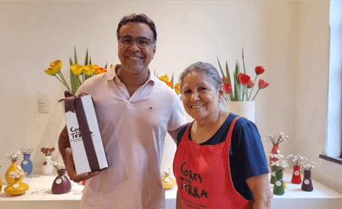 Ibirataia: Sandro Futuca, pré-candidato a prefeito, visita artista e promete apoio ao festival cultural Homens de Barro