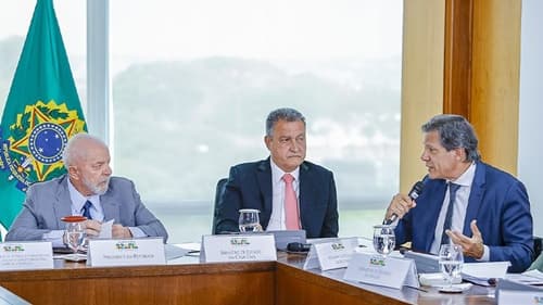 Governo Lula: tensão aumenta com guerra entre Haddad e Rui Costa após decreto do IOF