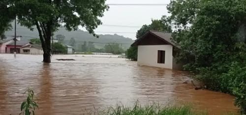Chuvas intensas ameaçam a Bahia e 11 estados