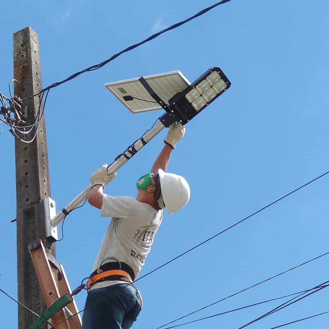 Itagi realiza teste com luminária solar