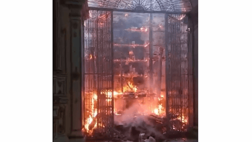 Incêndio atinge igreja matriz tombada como patrimônio histórico na Bahia