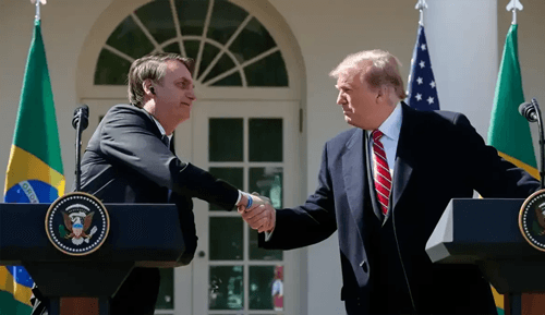 Trump volta a defender Bolsonaro e fala em "caça às bruxas" nas redes sociais