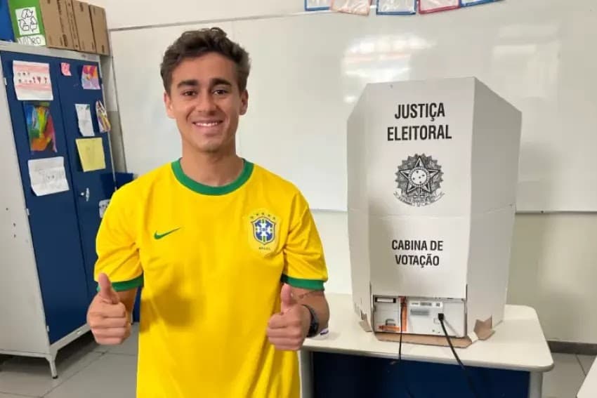 Nikolas Ferreira se torna o deputado mais votado do Brasil