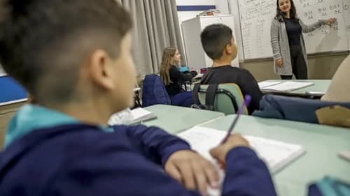 Receita Federal nega aumento de Imposto de Renda para professores após reajuste do piso