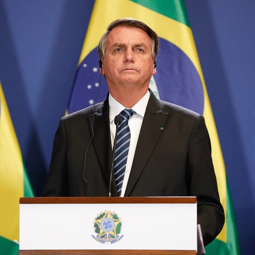 Bolsonaro divulga irregularidades no transporte escolar em Santa Helena (MA)