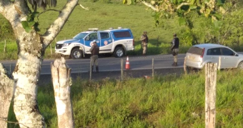 Corpo é encontrado com saco na cabeça e mãos amarradas na BR-046