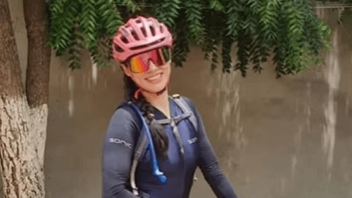 Ciclista bate em carro de som e morre em reta final de prova no oeste da Bahia