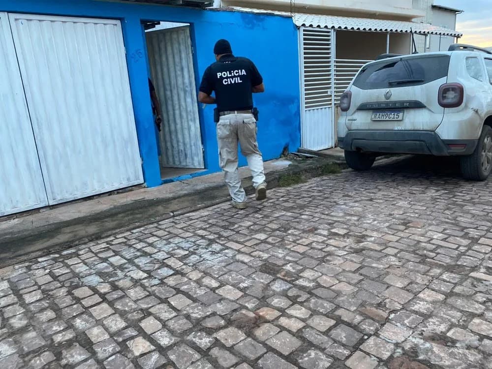 Polícia cumpre mandados contra suspeitos de atuarem em milícia na Bahia