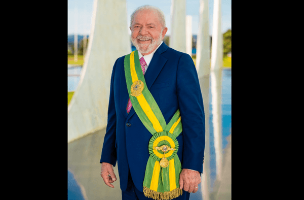 Presidente Lula divulga sua nova foto oficial
