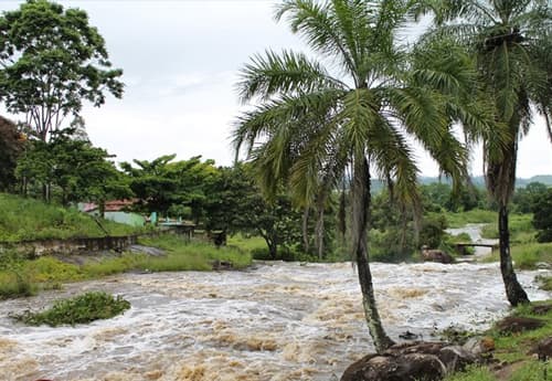Adolescente desaparece após tentar atravessar rio em Itagibá
