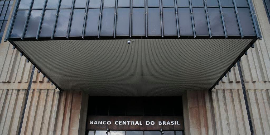Banco Central avalia elevar juros em ritmo ainda maior para conter inflação