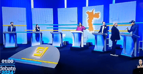 Datena avança para Púlpito de Marçal em debate e quebra regras do evento