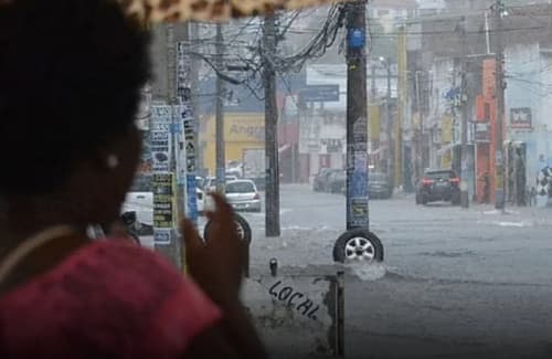 Chuvas fortes causam transtornos em Salvador; aerorporto esta fechado