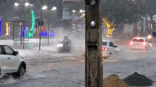 Chuva forte causa alagamentos em Ipiaú e região