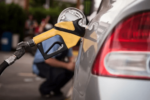 Diesel bate recorde e supera gasolina pela 1ª vez desde 2004
